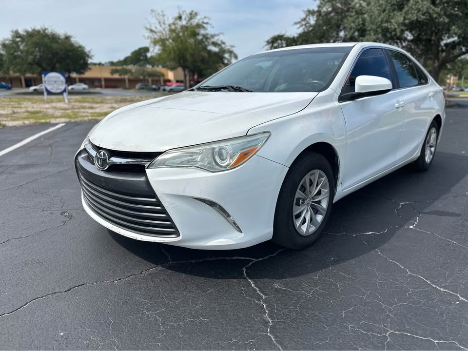 TOYOTA CAMRY 2016 LE – Reliable Sedan | White | Call 📞 0244568056 | Pay Ghana Cedi (GHS) Equivalent
