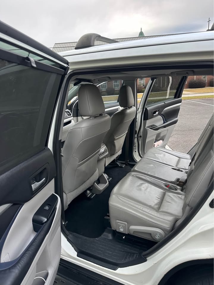 TOYOTA HIGHLANDER 2016 XLE AWD – Clean USA Import | 7-Seater SUV Ghana | Call 📞 0244568056 | Pay Ghana Cedi (GHS) Equivalent