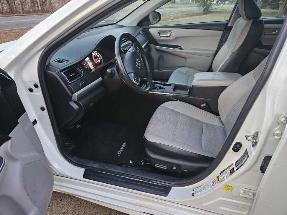 TOYOTA CAMRY 2017 SE – Sport Sedan | Super White | Call 📞 0244568056 | Pay Ghana Cedi (GHS) Equivalent