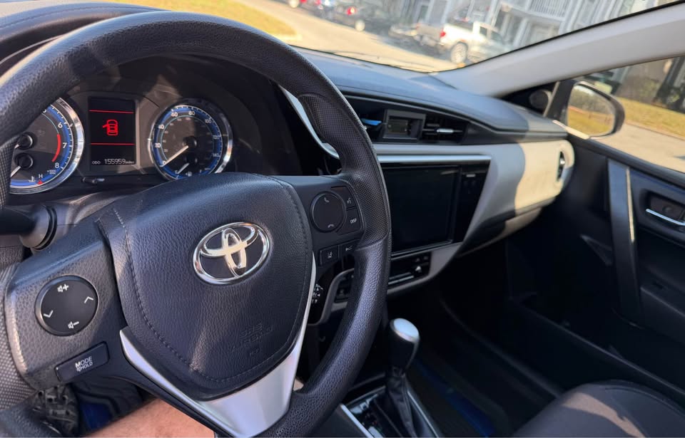 TOYOTA COROLLA 2017 LE – Apple CarPlay | Fuel Saver Sedan Ghana | Call 📞 0244568056 | Pay Ghana Cedi (GHS) Equivalent