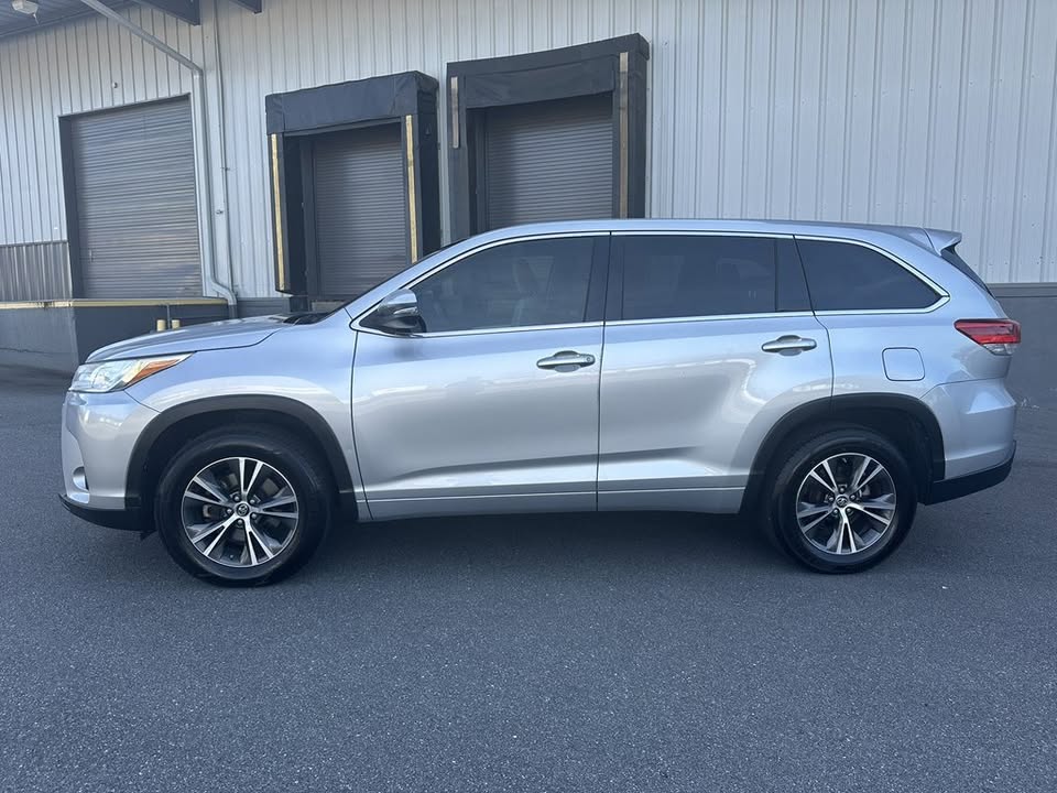 TOYOTA HIGHLANDER 2017 – Silver USA Import | 7-Seater Family SUV Ghana | Call 📞 0244568056 | Pay Ghana Cedi (GHS) Equivalent