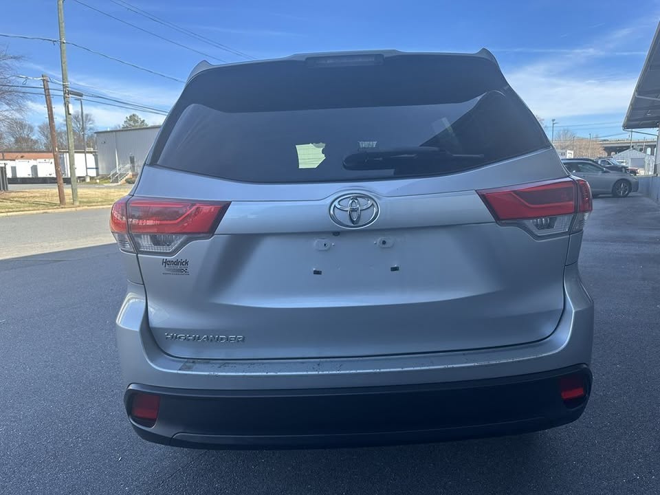 TOYOTA HIGHLANDER 2017 – Silver USA Import | 7-Seater Family SUV Ghana | Call 📞 0244568056 | Pay Ghana Cedi (GHS) Equivalent