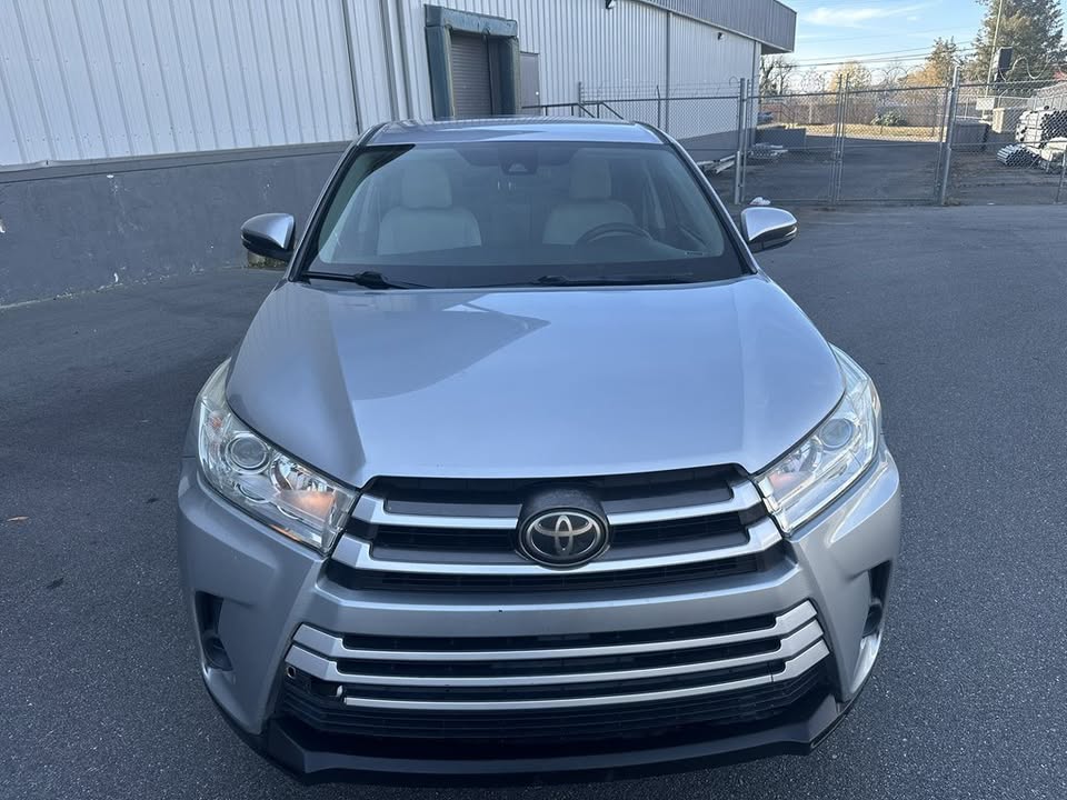 TOYOTA HIGHLANDER 2017 – Silver USA Import | 7-Seater Family SUV Ghana | Call 📞 0244568056 | Pay Ghana Cedi (GHS) Equivalent