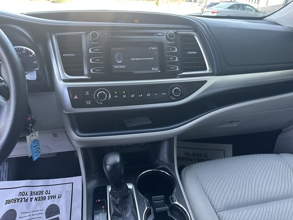 TOYOTA HIGHLANDER 2017 – Silver USA Import | 7-Seater Family SUV Ghana | Call 📞 0244568056 | Pay Ghana Cedi (GHS) Equivalent