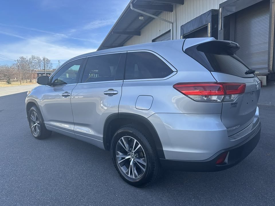 TOYOTA HIGHLANDER 2017 – Silver USA Import | 7-Seater Family SUV Ghana | Call 📞 0244568056 | Pay Ghana Cedi (GHS) Equivalent