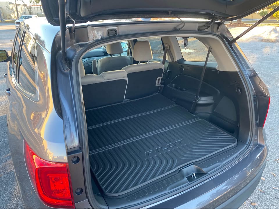 HONDA PILOT 2018 EX-L AWD w/ Rear Entertainment – Lunar Silver | Family SUV Ghana | Call 📞 0244568056 | Pay Ghana Cedi (GHS) Equivalent