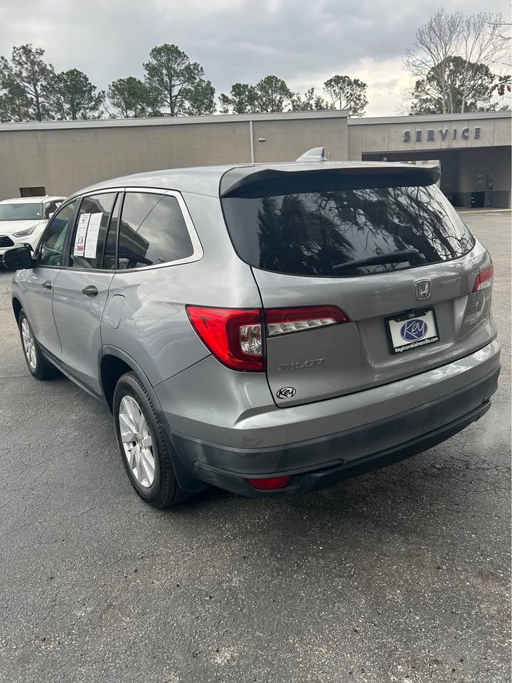 HONDA PILOT 2019 LX – Lunar Silver Metallic | Clean Title 8 Seater SUV Ghana | Call 📞 0244568056 | Pay Ghana Cedi (GHS) Equivalent