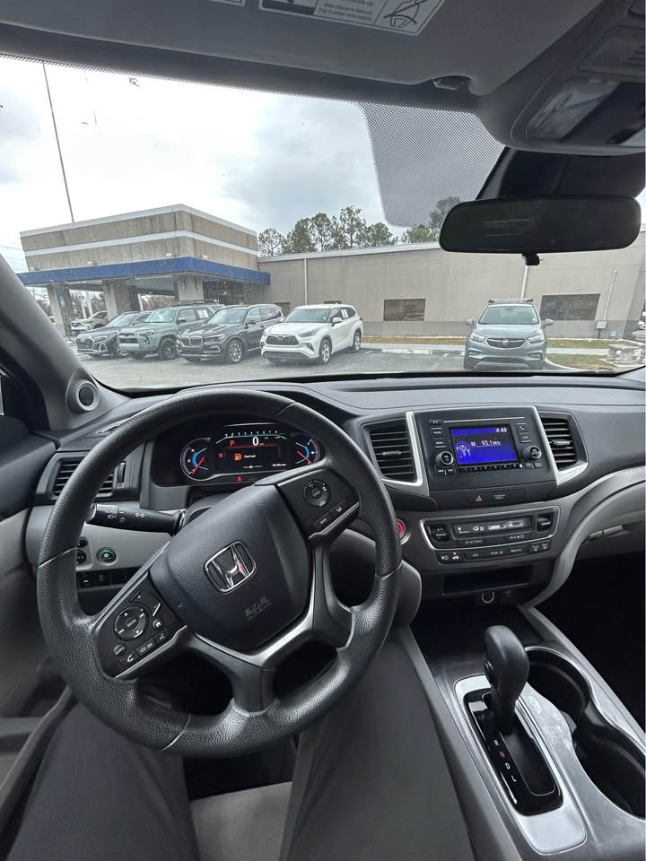 HONDA PILOT 2019 LX – Lunar Silver Metallic | Clean Title 8 Seater SUV Ghana | Call 📞 0244568056 | Pay Ghana Cedi (GHS) Equivalent