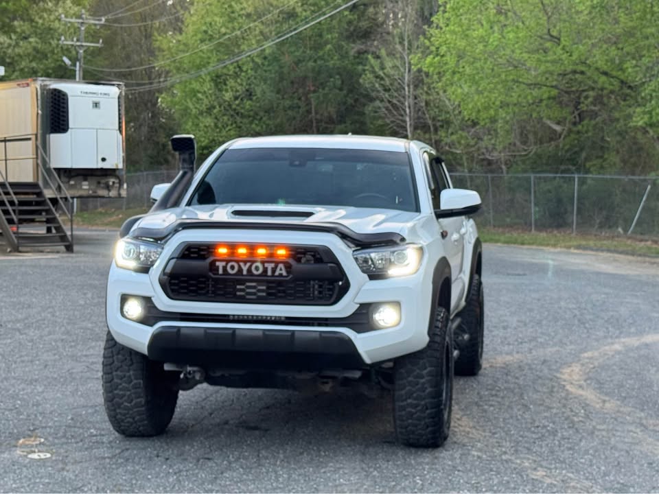 TOYOTA TACOMA 2019 TRD SPORT 4WD – White | Manual V6 | Off-Road Build | Call 📞 0244568056