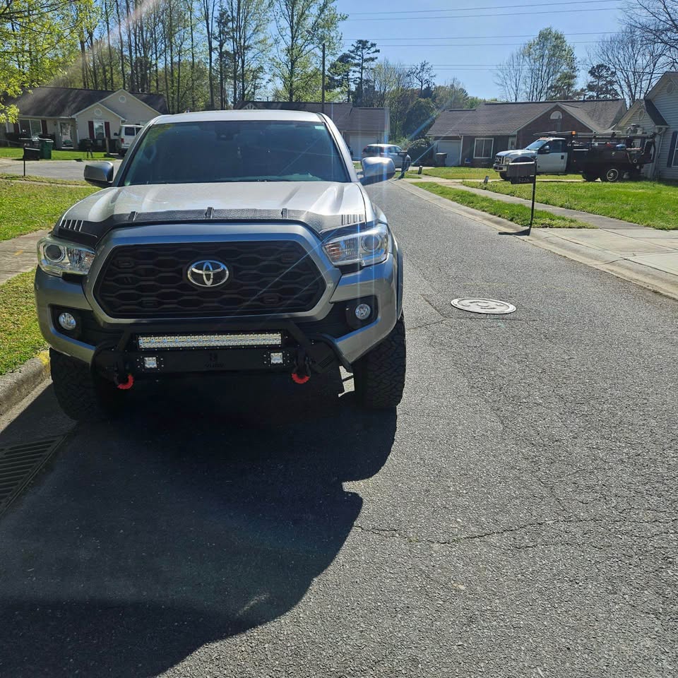TOYOTA TACOMA 2020 SR5 TRD OFF ROAD – Silver Sky Metallic | Lifted | Call 📞 0244568056 | Pay Ghana Cedi (GHS) Equivalent