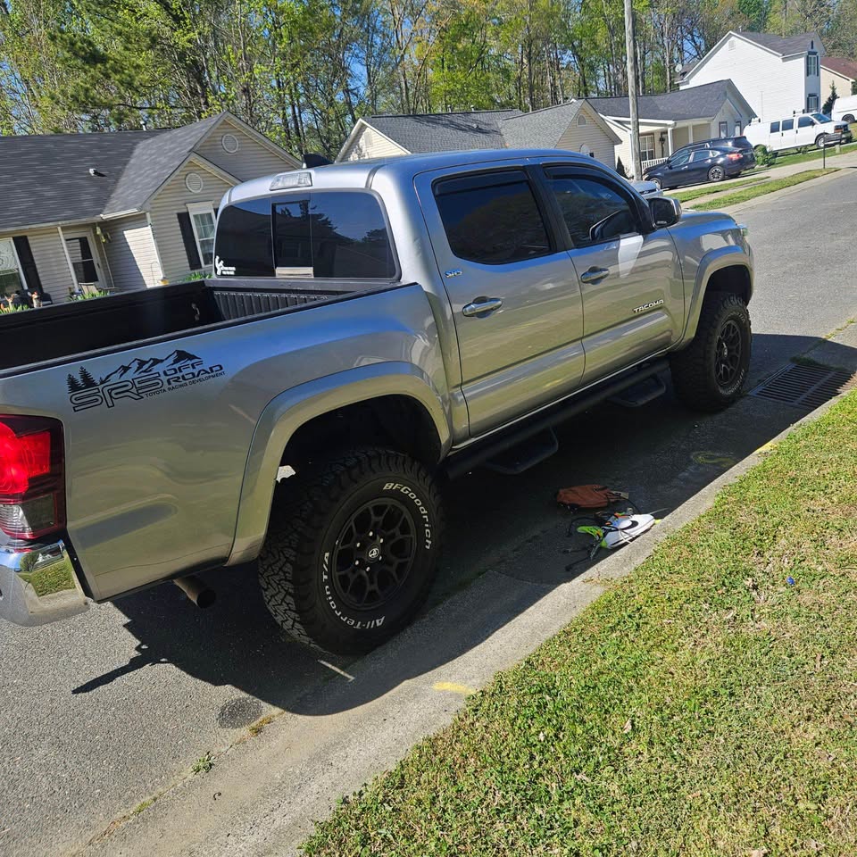 TOYOTA TACOMA 2020 SR5 TRD OFF ROAD – Silver Sky Metallic | Lifted | Call 📞 0244568056 | Pay Ghana Cedi (GHS) Equivalent