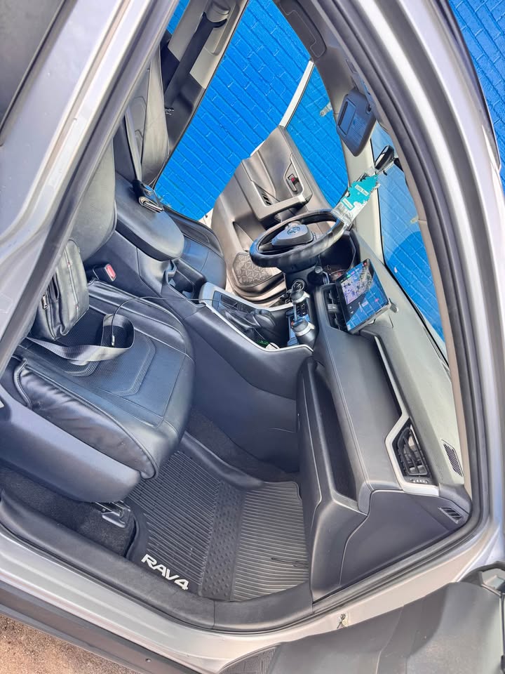 Toyota RAV4 2019 LE FWD – Clean USA Import SUV Ghana | Call 📞 0244568056 | Pay Ghana Cedi (GHS) Equivalent (Copy)