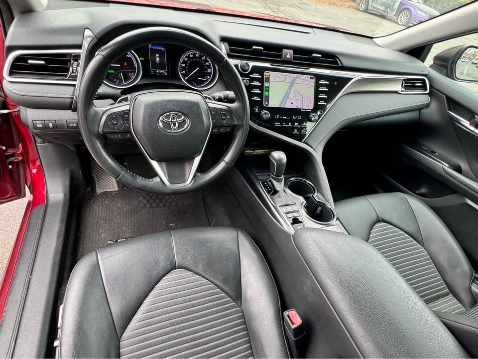 TOYOTA CAMRY HYBRID 2018 SE – Hybrid, Leather & Sunroof | Red Wine | Call 📞 0244568056 | Pay Ghana Cedi (GHS) Equivalent