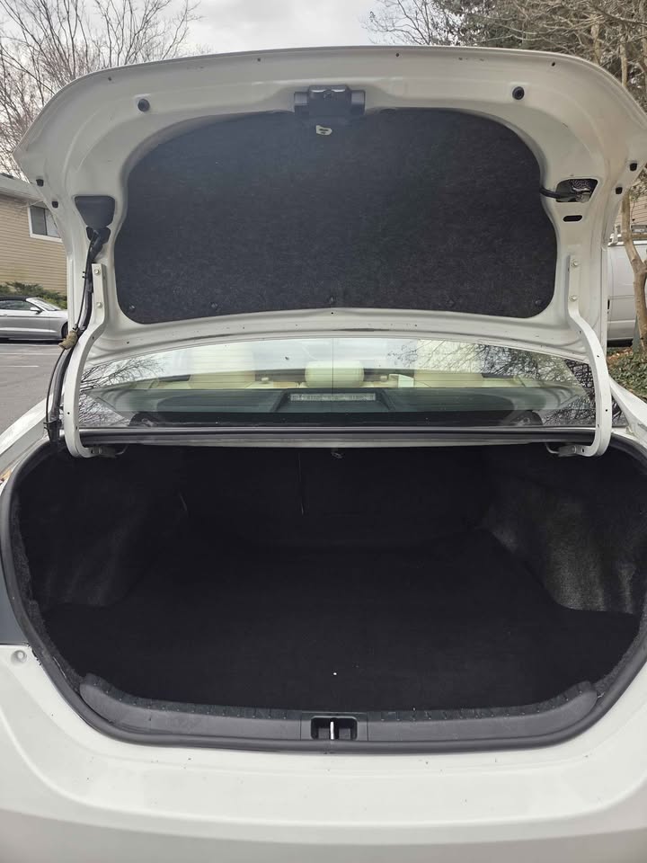TOYOTA COROLLA 2017 LE – Reliable Daily Sedan | White | Call 📞 0244568056 | Pay Ghana Cedi (GHS) Equivalent