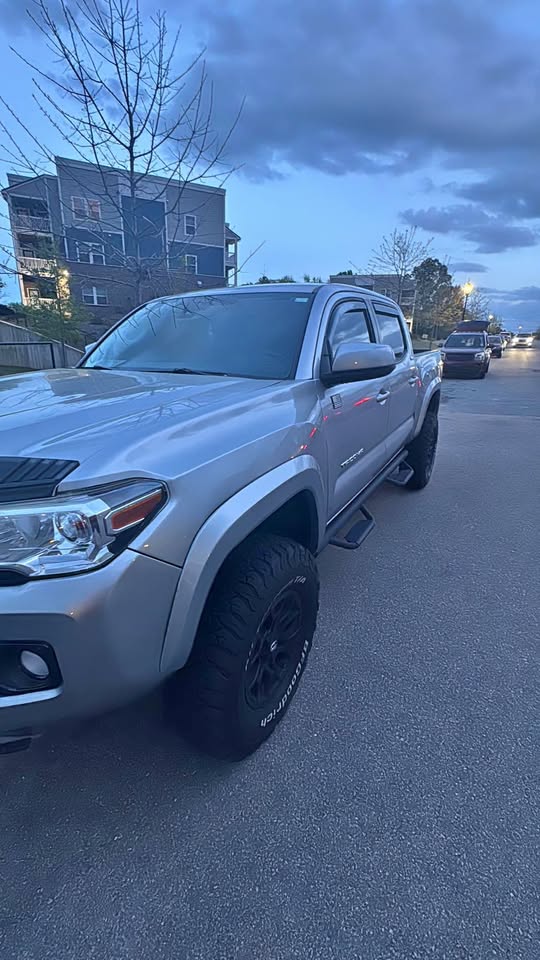 TOYOTA TACOMA 2020 SR5 – Silver Sky Metallic | Lifted | Call 📞 0244568056 | Pay Ghana Cedi (GHS) Equivalent