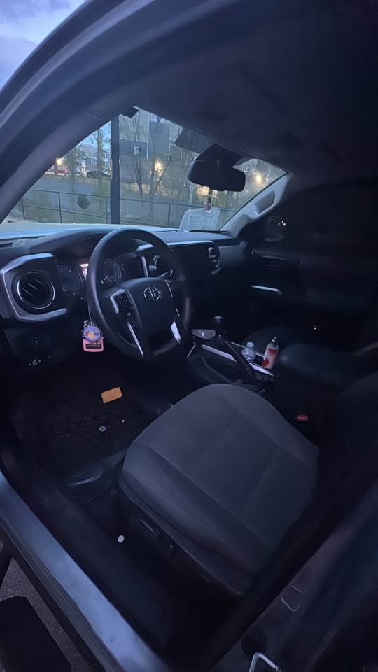 TOYOTA TACOMA 2020 SR5 – Silver Sky Metallic | Lifted | Call 📞 0244568056 | Pay Ghana Cedi (GHS) Equivalent