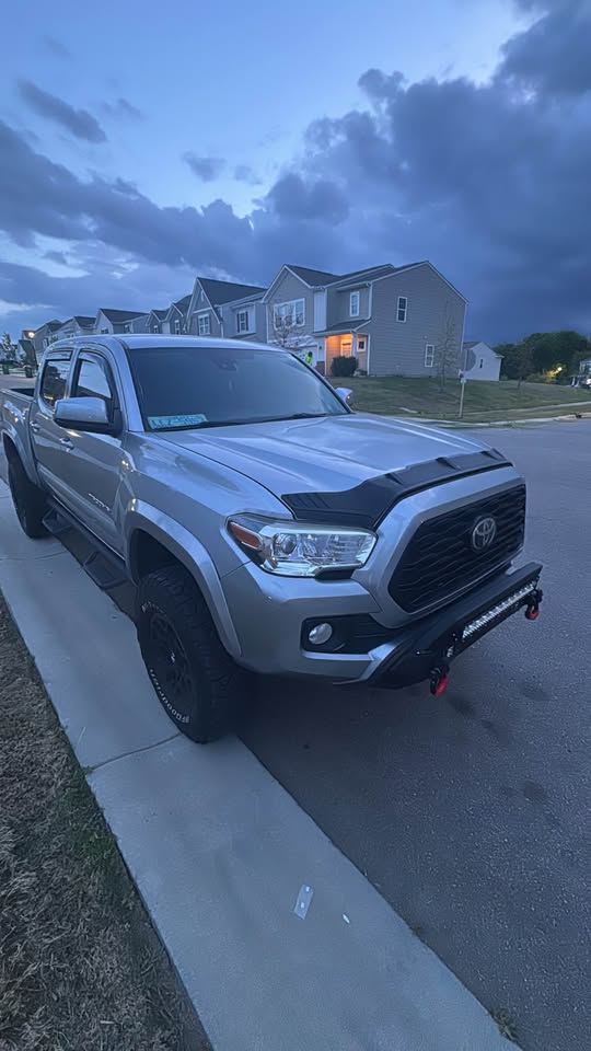 TOYOTA TACOMA 2020 SR5 – Silver Sky Metallic | Lifted | Call 📞 0244568056 | Pay Ghana Cedi (GHS) Equivalent
